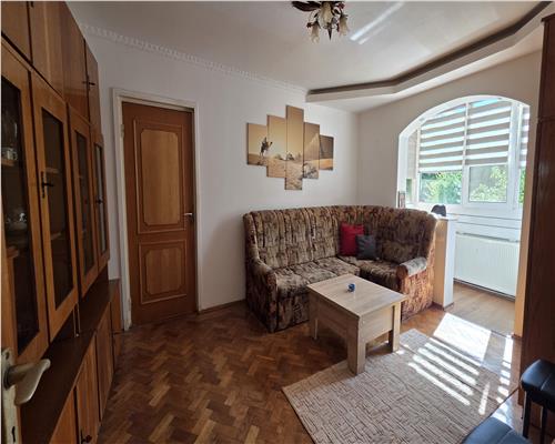 Centrul Civic- apartament 2 camere, 350 Euro/luna