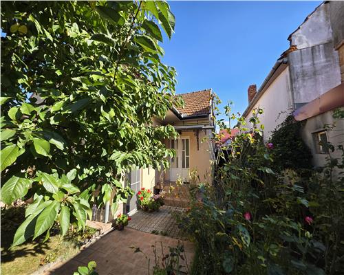 Casa zona Piata de Miercuri 3 camere, 80 mp, 450 euro